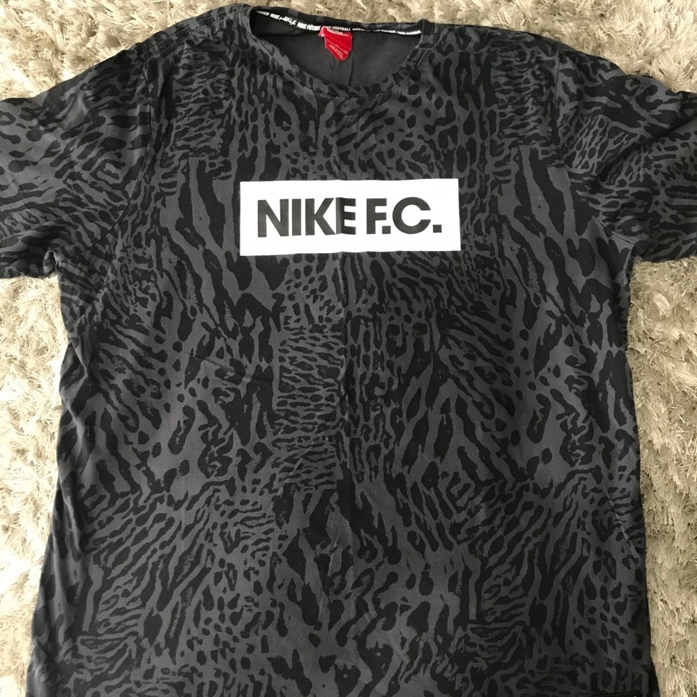 Nike shirt (Cool print)
